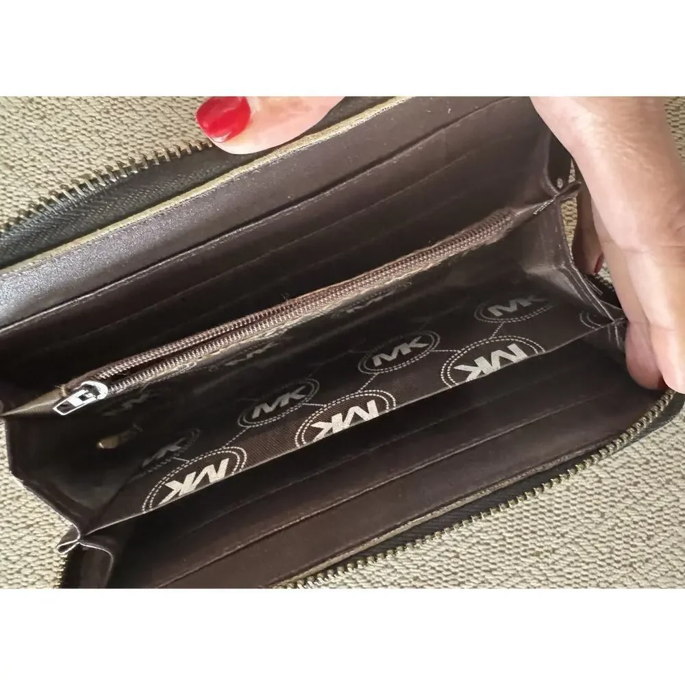 Michael Kors Jet Set Black Patent Leather Zip-Around Wallet Gold Plate MK Logo